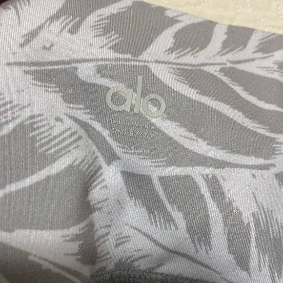 Alo Yoga Palm Springs airbrushed white leggings leaves stripes women's medium - Picture 3 of 11